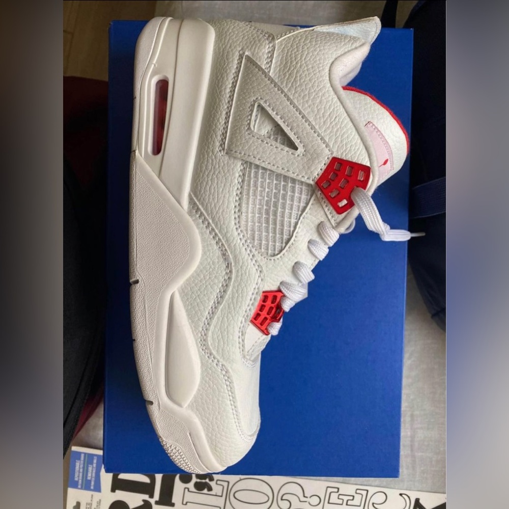 Jordan 4 metallic red